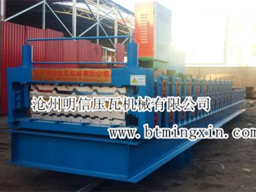 新型双层卷帘门压瓦机